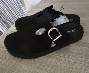 Girl clogs