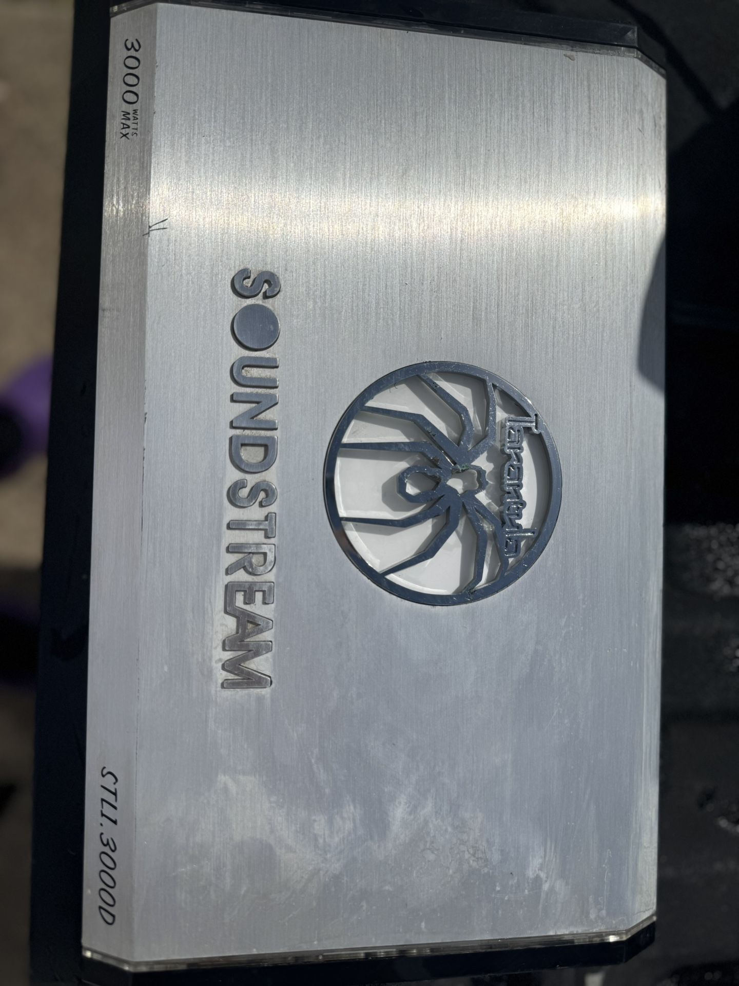 3000 Watts Soundstream Amplifier