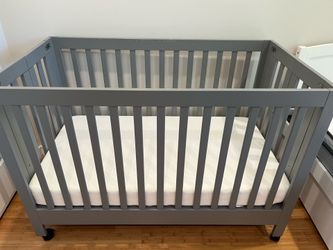 Babyletto Maki Convertible Crib and Graco Mattress