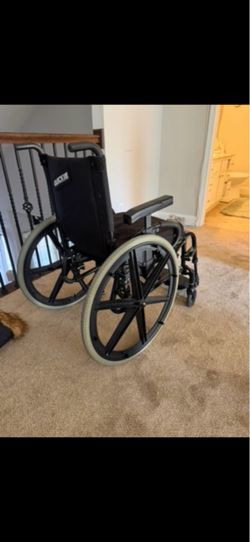 Quickie 2 Lite 18" X 18" Manual Wheelchair Used 18"x18" Foldable