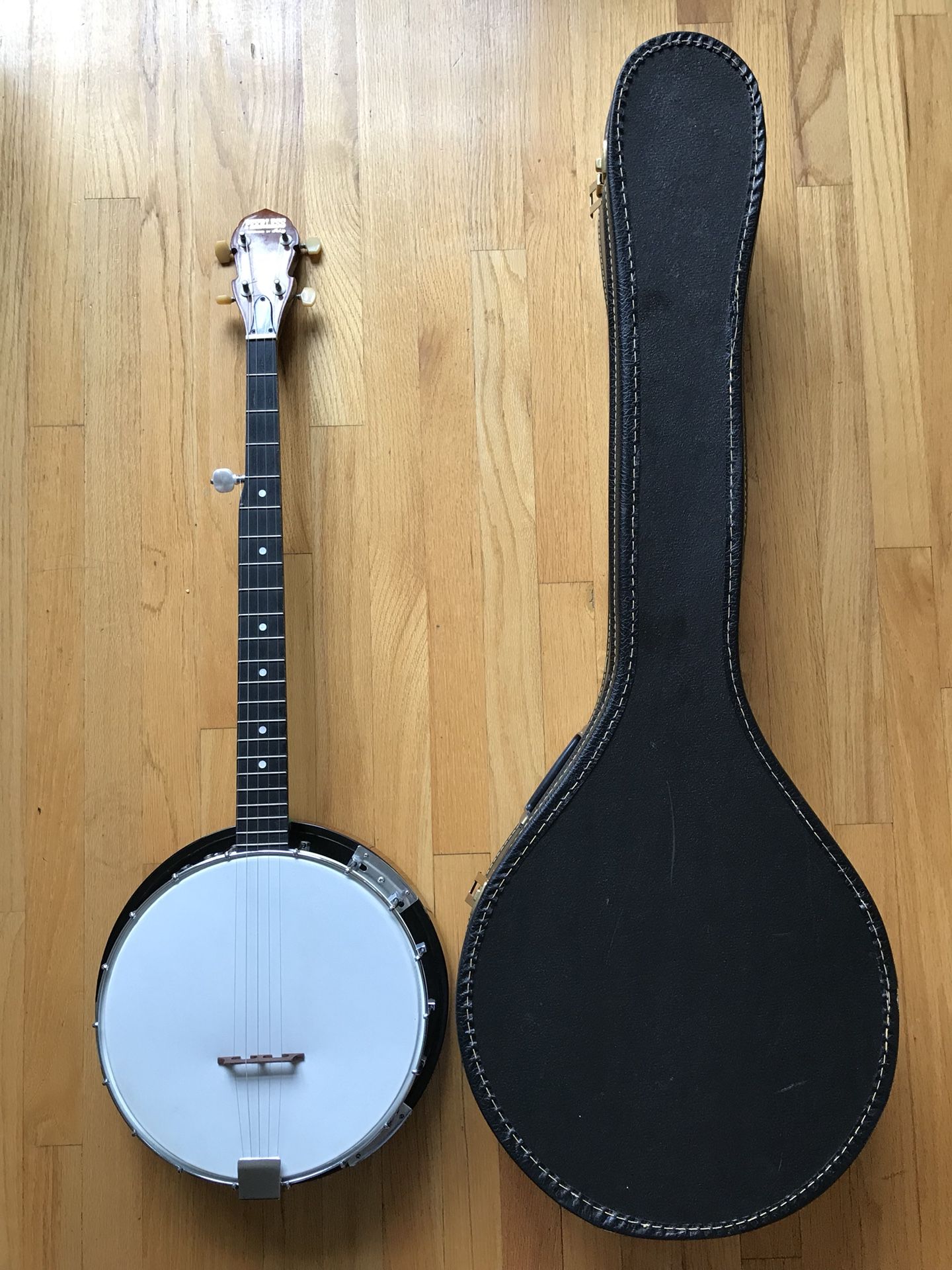 Peerless By Lida 5 String Banjo w Case
