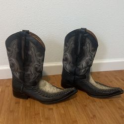 Boot Size 10 USA