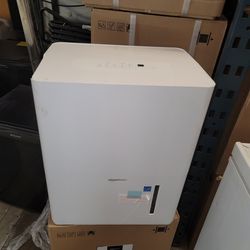 New 22 Pints Amazon Basic Dehumidifier New In The Box 