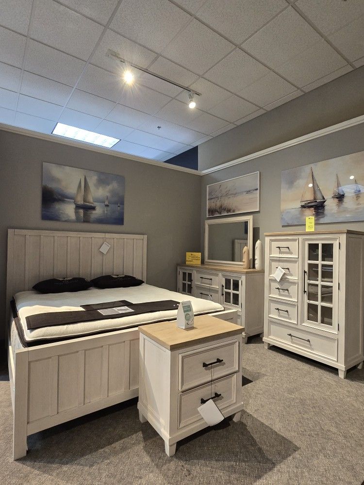 4 Piece Bedroom Set. Available In Queen And King