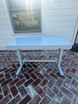 Tresanti Adjustable Height Desk