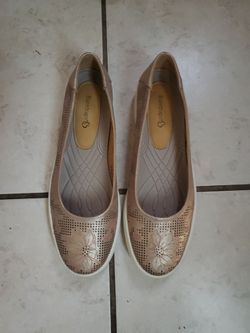 Woman shoe size 8