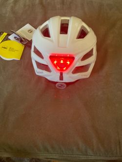 BRAND NEW FREETOWN LUMIERE 2 YOUTH/ ADULT BIKE HELMET WITH MIPS AND FLASHER
