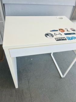 $20 OBO Small desk for back to school work of office.