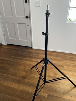 ARRI crafted lightweight lightstand “Tripod “