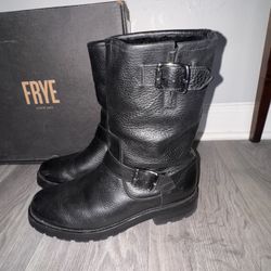 FRYE Women's Natalie Mid Lug Engineer Boot