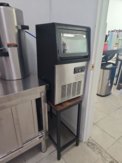 Ice maker medium size
