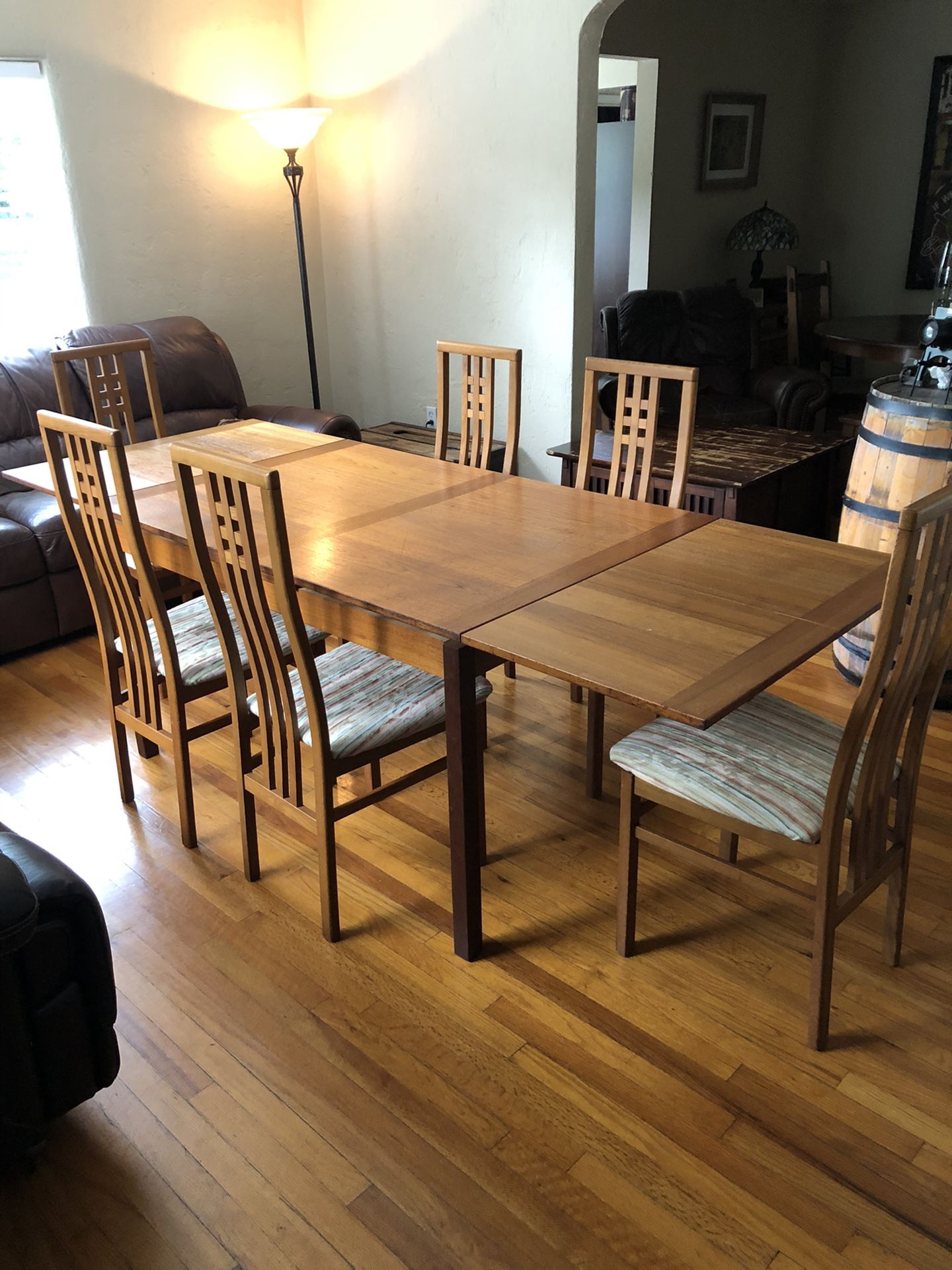 Beautiful Mid Century Table & Chairs