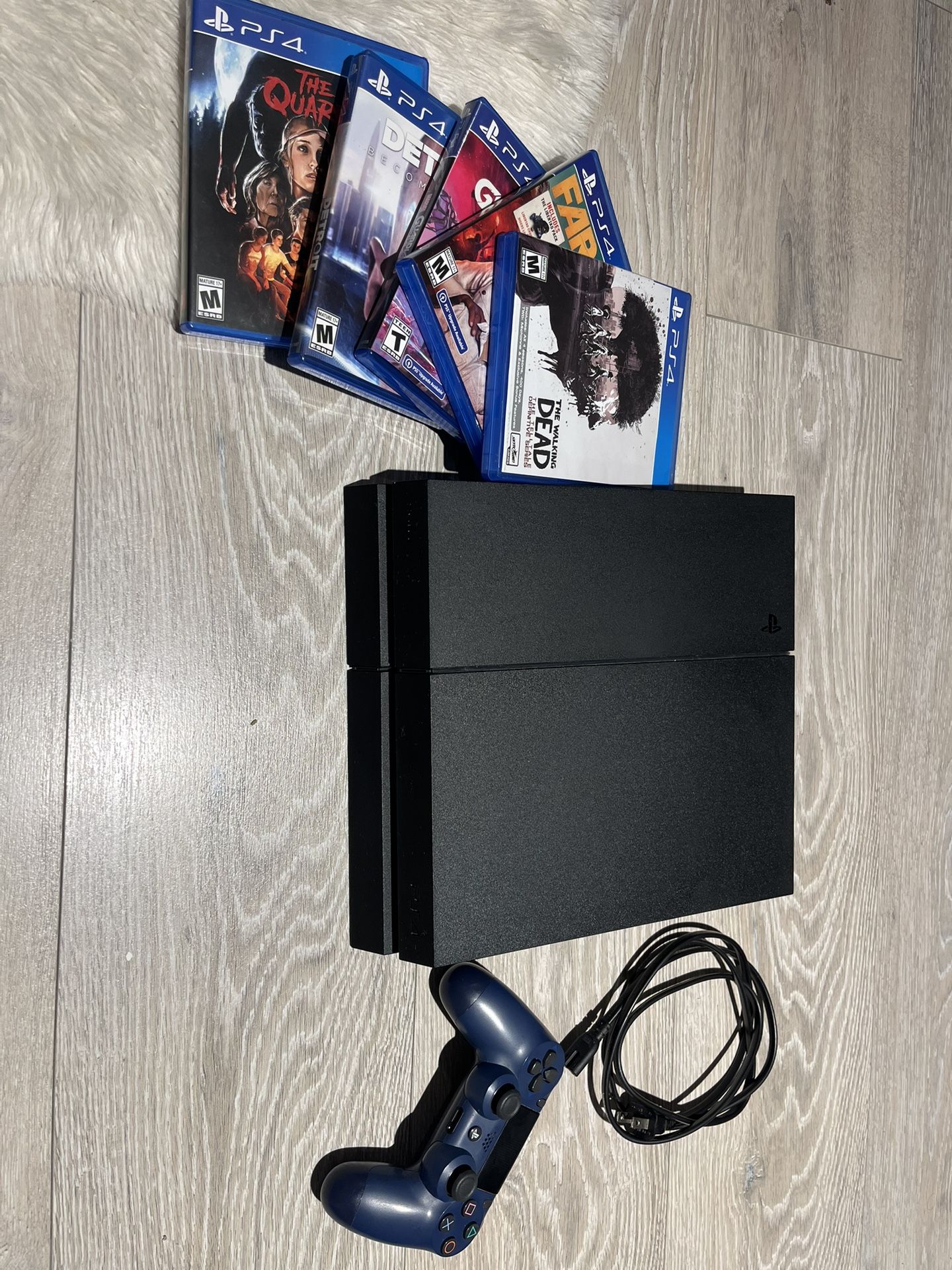 Sony PlayStation 4 (500 Gb Console, Controller And 5 Games)