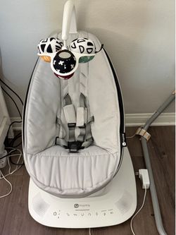 MamaRoo multi-motion baby swing w/ Bluetooth