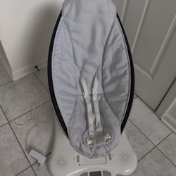 4MOM Mamaroo Baby Swing