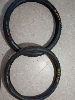 Maxxis pair 2 tires or 1
