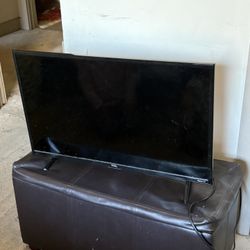 32” TCL Roku Tv read Description 