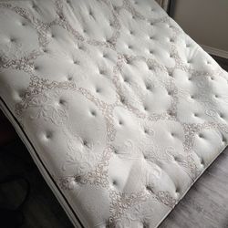 King Beautyrest Recharge Mattress Medium / Pocketed Coil / Cooling Gel