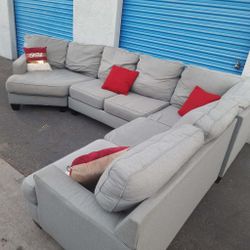 Modern sectional couch gray, 🛋 very clean 🛋