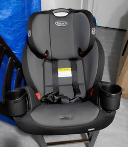 Brand new beautiful graco carseat grows with child from infant to toddler. Has different settings also reclines.