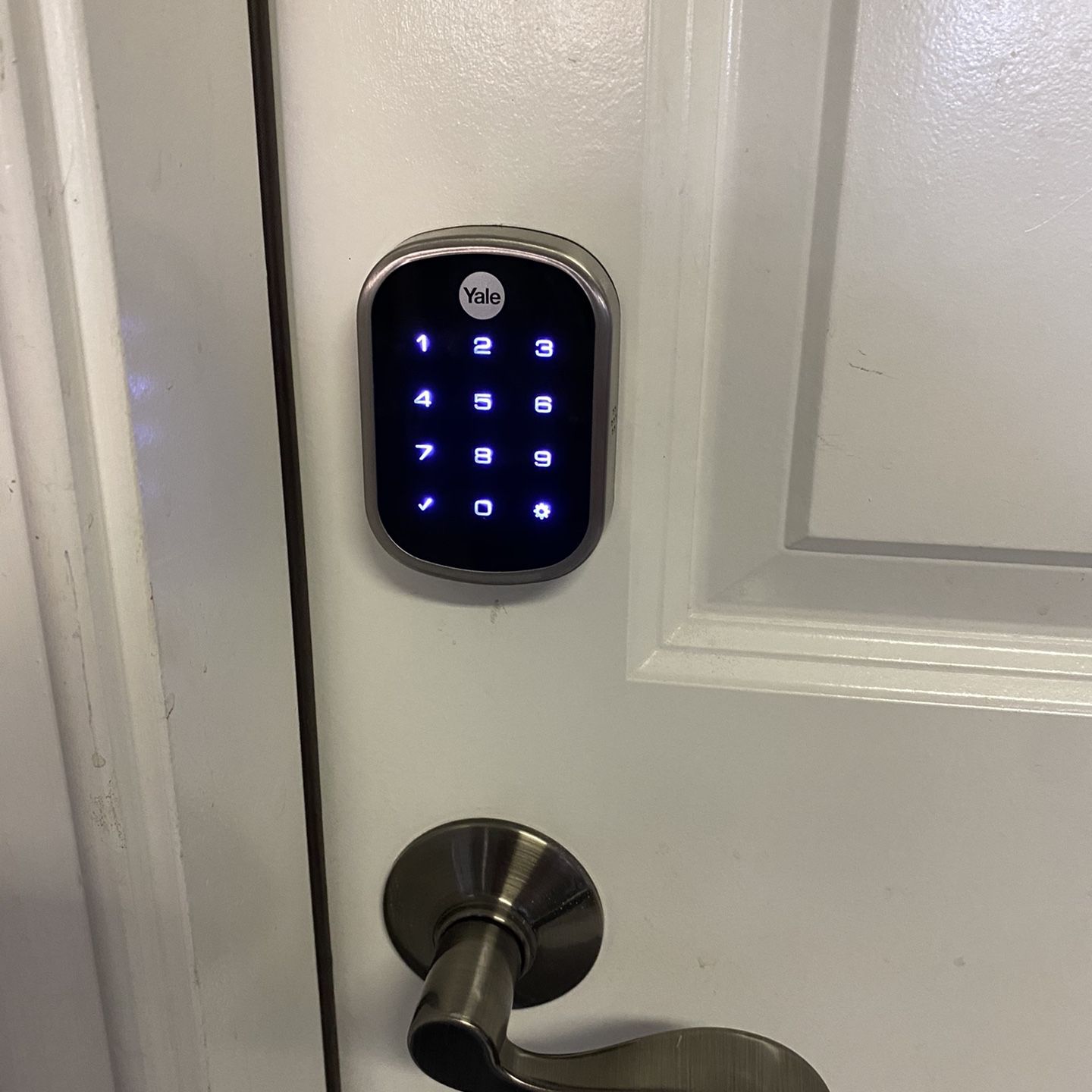 Yale Smart Door lock Satin nickel 