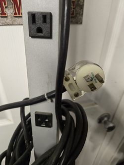 6 Ft Multiple Outlet Electrical Strip