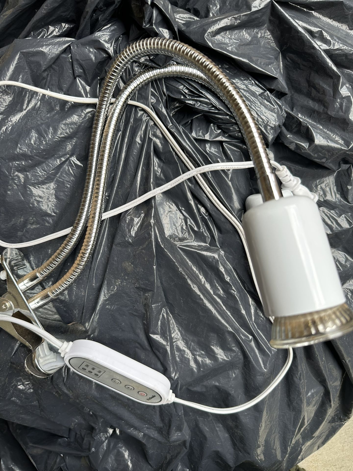 Heat Lamp / Extension Cord / Three Extra Lightbulbs