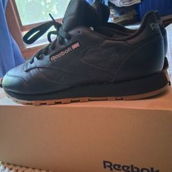 REEBOK ALL BLACK WITH GUM BOTTOM BRAND NEW.  SIZE 9.5