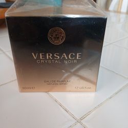 Versace Crystal Noir  1.7 Oz