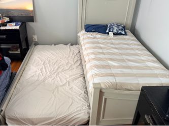 Trundle bed / 2 Mattress