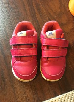 Adidas toddler sneaker size 7