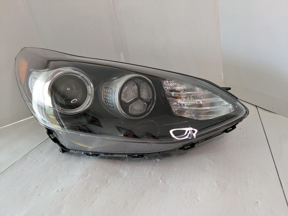 2017-2019 OEM Kia Sportage Halogen w/LED DRL Right Passenger side.