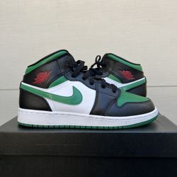 Women’s Air Jordan 1 MID (GS)