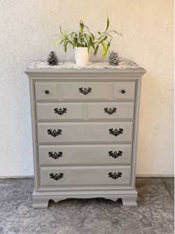 Tall dresser, with 5 drawers