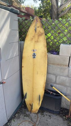 6’6” surfboard