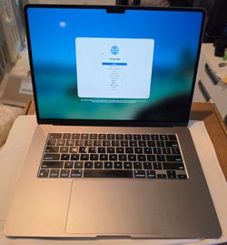 Like New MacBook Air 15in, M3, 16gb ram, 256gb ssd, Applecare+