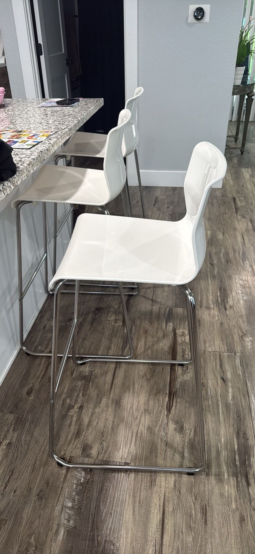 Set of bar stools