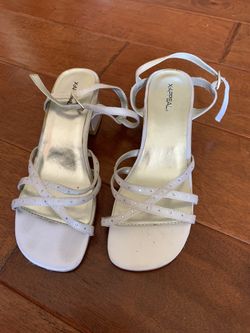 Pretty white little girls sandals size 3