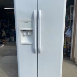 Refrigerator/ Freezer With Ice Maker