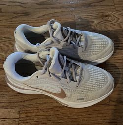 Nike Journey Run sneakers Size 10