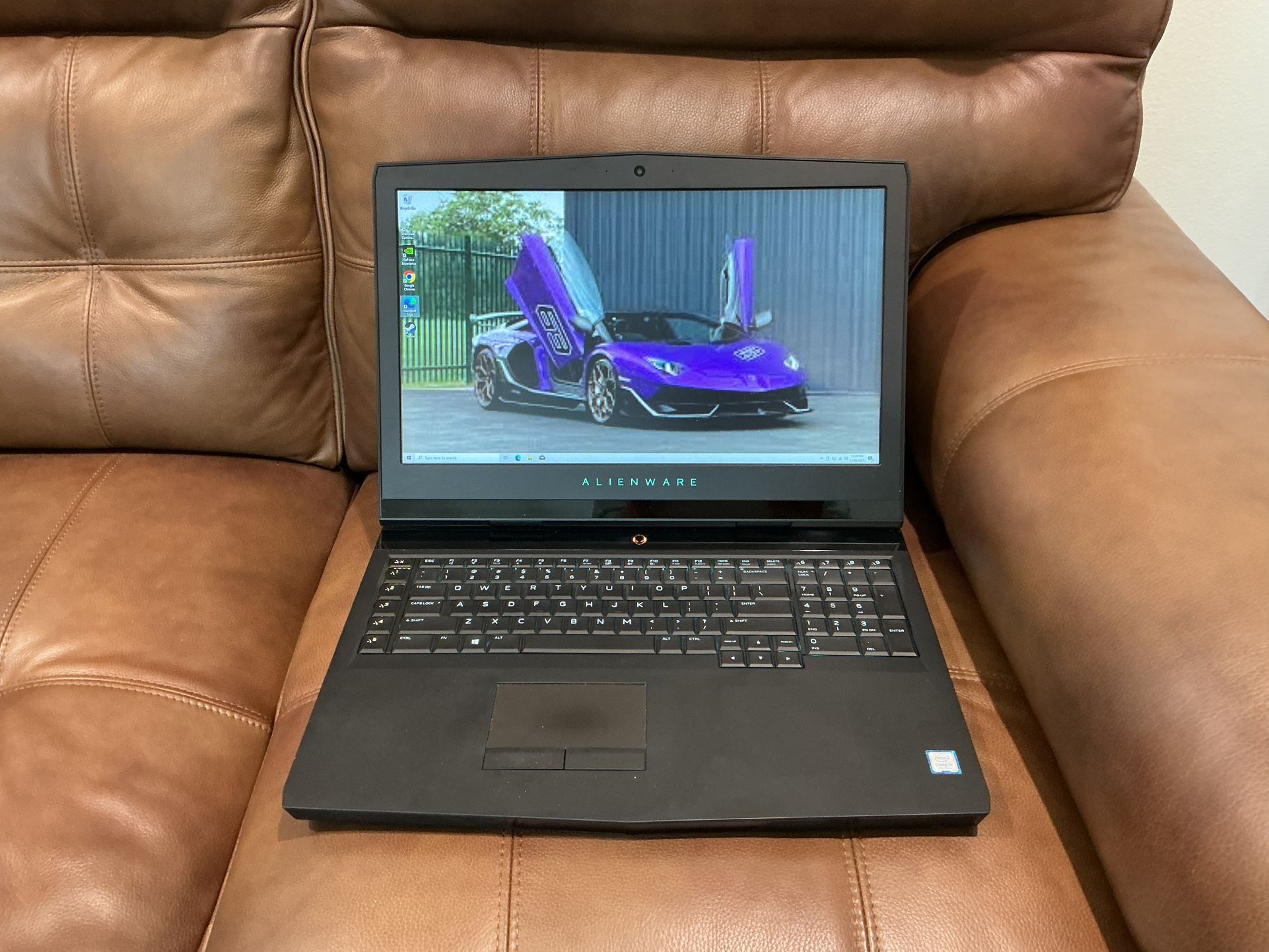 Dell Alienware 15 inch R4 laptop GTX 1070 GPU Core i7 BLK Friday Special