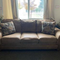 Like New Scotch Guard Microfiber Couch w/ Pillows