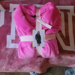 Victoria's Secret Robe's Please text (contact info removed) 