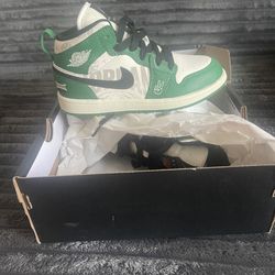 Jordan 1 Mid SE Size 13.5c