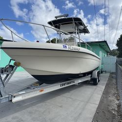 24’ Sea Chaser Center Console Fishing Boa