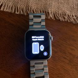 Apple Watch SE 2022 Version- 40mm - Stainless Steel Band 