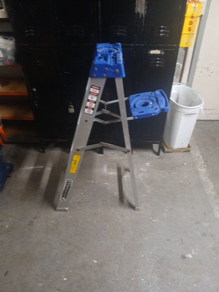 4 Foot Ladder