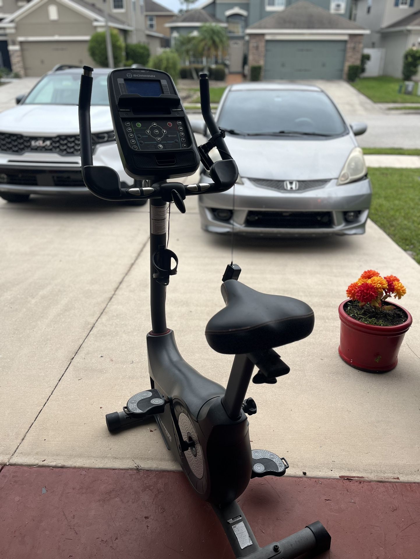 Schwinn 170 Upright Exercise Bike, great condition