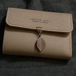 This Forever lovely design for Madiey trifold clutch coin purse is the perfect addition to any woman's casual wallet collection. With a solid pink 