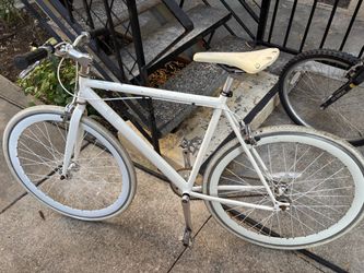 Sole fixie messenger style bike lightly used